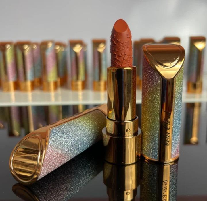 Bold Matte Lipstick – Long-Wear Velvety Finish with Glitter Gold Casing
